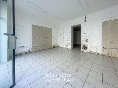 Louer Local commercial 65 m2 Lyon-7eme-arrondissement