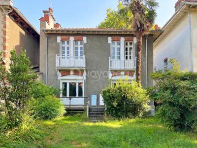 For sale Pau 7 rooms 202 m2 Pyrenees atlantiques (64000) photo 0