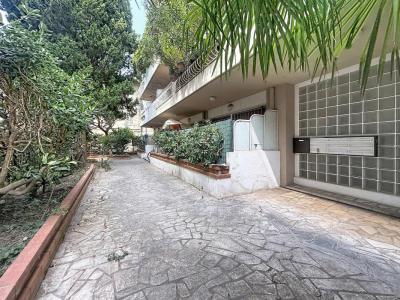 For sale Avignon 2 rooms 28 m2 Vaucluse (84000) photo 0