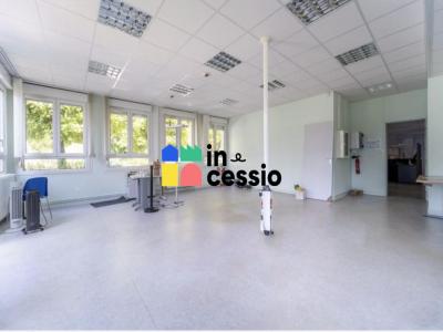 Louer Bureau Saint-calais 75900 euros