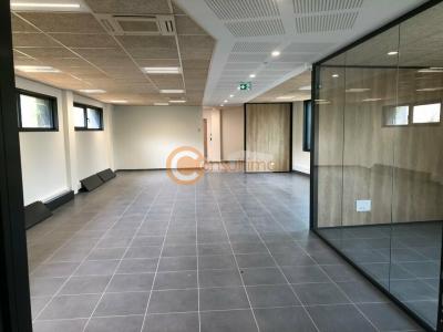 For rent Cenon 220 m2 Gironde (33150) photo 0