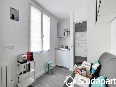 Louer Appartement 9 m2 Paris-18eme-arrondissement