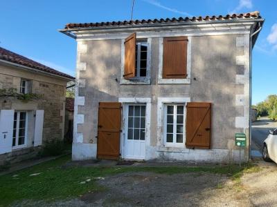 For sale 4 rooms 88 m2 Vendee (85200) photo 1
