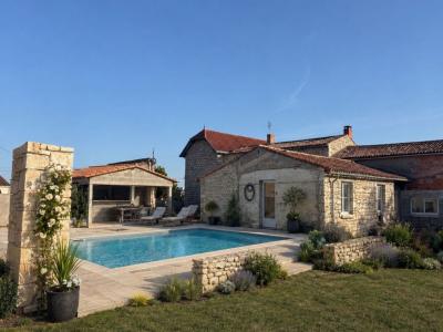 For sale 9 rooms 317 m2 Vendee (85200) photo 0