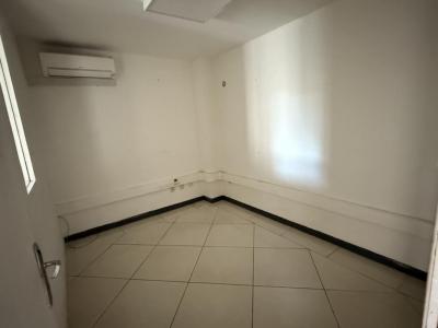 Louer Bureau Saint-denis 16680 euros