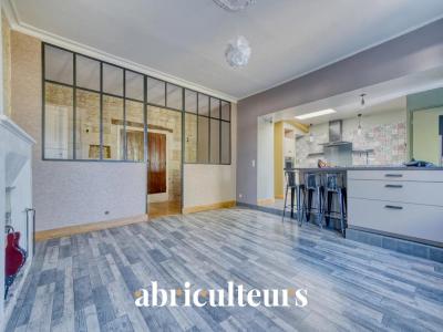 For sale Saintes 7 rooms 242 m2 Charente maritime (17100) photo 0