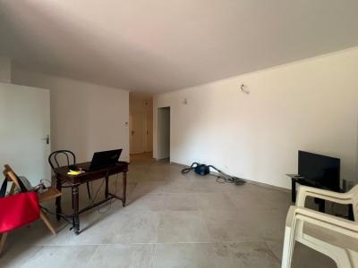 For rent ROND POINT DU MAIL 4 rooms 75 m2 Bouches du Rhone (13380) photo 2