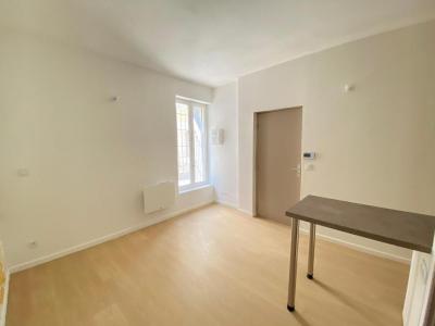 Louer Appartement 16 m2 Nimes