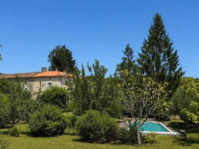 For sale 4 rooms 122 m2 Charente (16230) photo 1