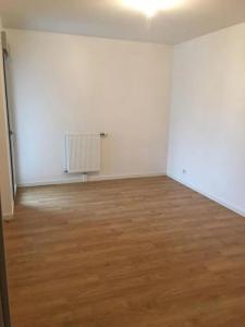 Louer Appartement Courdimanche 940 euros
