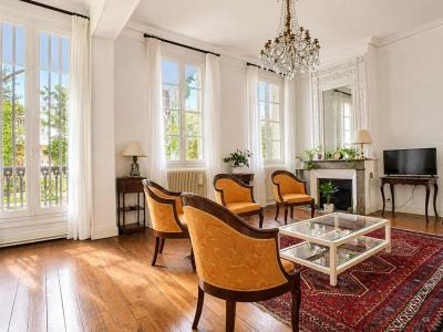 For sale Bordeaux 14 rooms 304 m2 Gironde (33000) photo 0