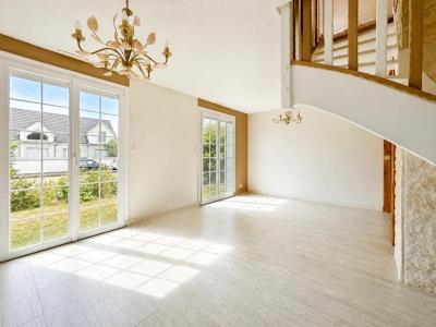 For sale Serris 8 rooms 186 m2 Seine et marne (77700) photo 1