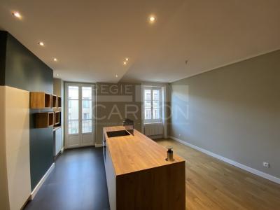 Louer Appartement 56 m2 Lyon-7eme-arrondissement