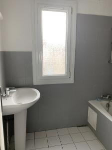 For rent 24 RUE D'AQUITAINE 3 rooms 53 m2 Gard (30000) photo 3