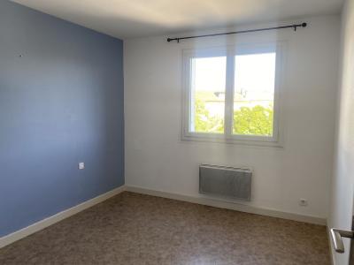 Louer Appartement  750 euros