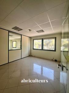 Louer Bureau Vitrolles 20376 euros