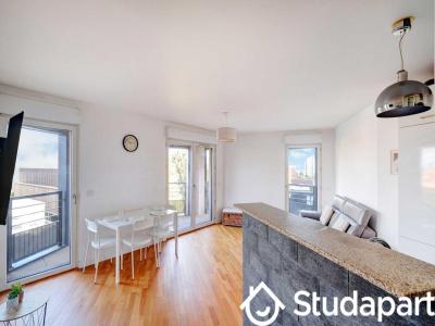 For rent Issy-les-moulineaux 3 rooms 77 m2 Hauts de Seine (92130) photo 0
