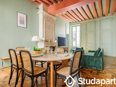 Louer Appartement 109 m2 Paris-4eme-arrondissement