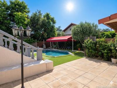 For sale Bron 7 rooms 211 m2 Rhone (69500) photo 0