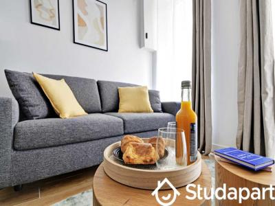 For rent Paris-18eme-arrondissement 2 rooms 39 m2 Paris (75018) photo 0