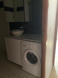 For rent Bordeaux 2 rooms 42 m2 Gironde (33000) photo 2