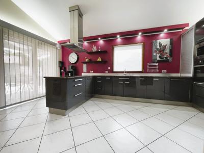 For sale Pierre 7 rooms 143 m2 Isere (38570) photo 3