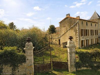 For sale Brettes RUFFEC 8 rooms 253 m2 Charente (16240) photo 1