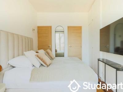 Louer Appartement Paris-17eme-arrondissement 2400 euros
