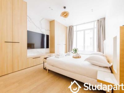 Louer Appartement 160 m2 Paris-8eme-arrondissement