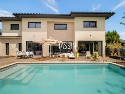 For sale Ecully 6 rooms 225 m2 Rhone (69130) photo 0