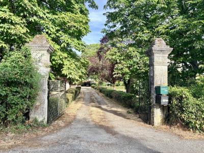 For sale Brettes RUFFEC 14 rooms 424 m2 Charente (16240) photo 1