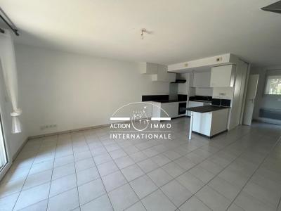 For sale Saint-martin-de-crau 4 rooms 74 m2 Bouches du Rhone (13310) photo 1