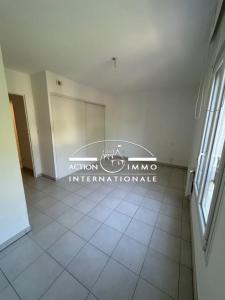 For sale Saint-martin-de-crau 4 rooms 74 m2 Bouches du Rhone (13310) photo 3