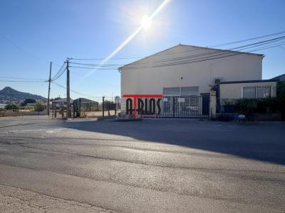Louer Commerce 450 m2 Hyeres