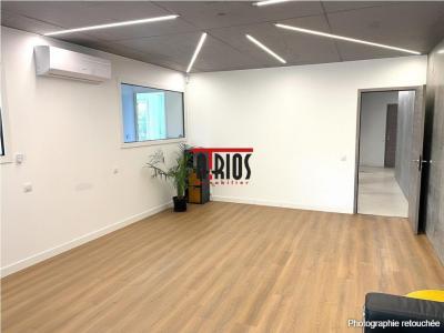 Louer Commerce 406 m2 Crau