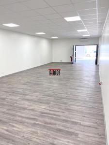 Louer Local commercial 256 m2 Garde