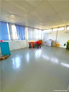 Louer Bureau 404 m2 Garde