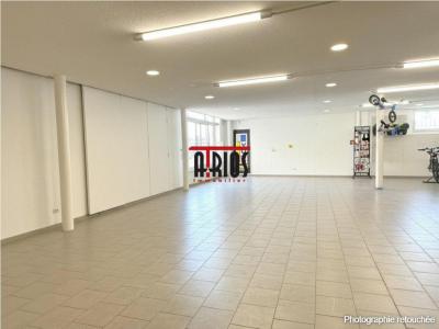 For rent Hyeres 840 m2 Var (83400) photo 1