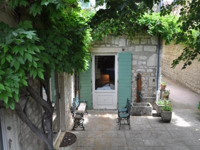 For sale CENTRE VILLAGE 8 rooms 242 m2 Rhone (69480) photo 1