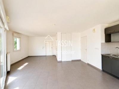 For sale Tassin-la-demi-lune 3 rooms 69 m2 Rhone (69160) photo 2