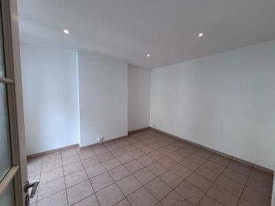For rent Marseille-1er-arrondissement 2 rooms 55 m2 Bouches du Rhone (13001) photo 2