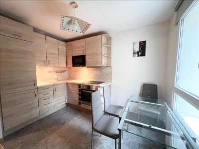 For rent Courbevoie 2 rooms 50 m2 Hauts de Seine (92400) photo 1