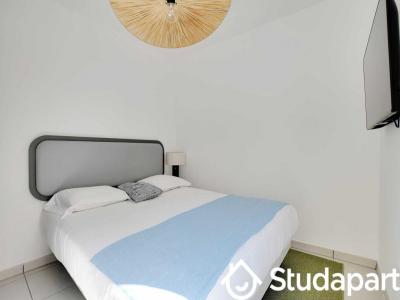 For rent Suresnes 2 rooms 52 m2 Hauts de Seine (92150) photo 2