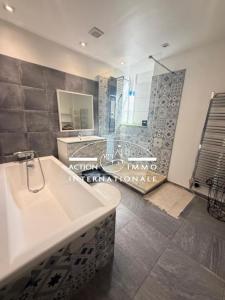 For sale Saint-martin-de-crau 4 rooms 99 m2 Bouches du Rhone (13310) photo 3