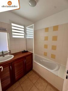 Louer Appartement Saint-pierre 750 euros