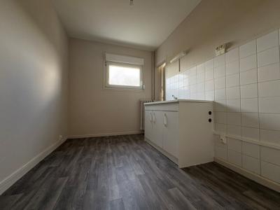 Louer Appartement 42 m2 Wassy