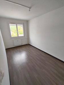 Louer Appartement 70 m2 Ayvelles