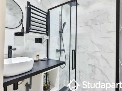 For rent Paris-10eme-arrondissement 2 rooms 63 m2 Paris (75010) photo 4
