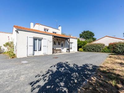For sale Bernardiere 5 rooms 121 m2 Vendee (85610) photo 2