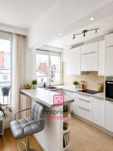 For sale Paris-15eme-arrondissement 4 rooms 66 m2 Paris (75015) photo 0